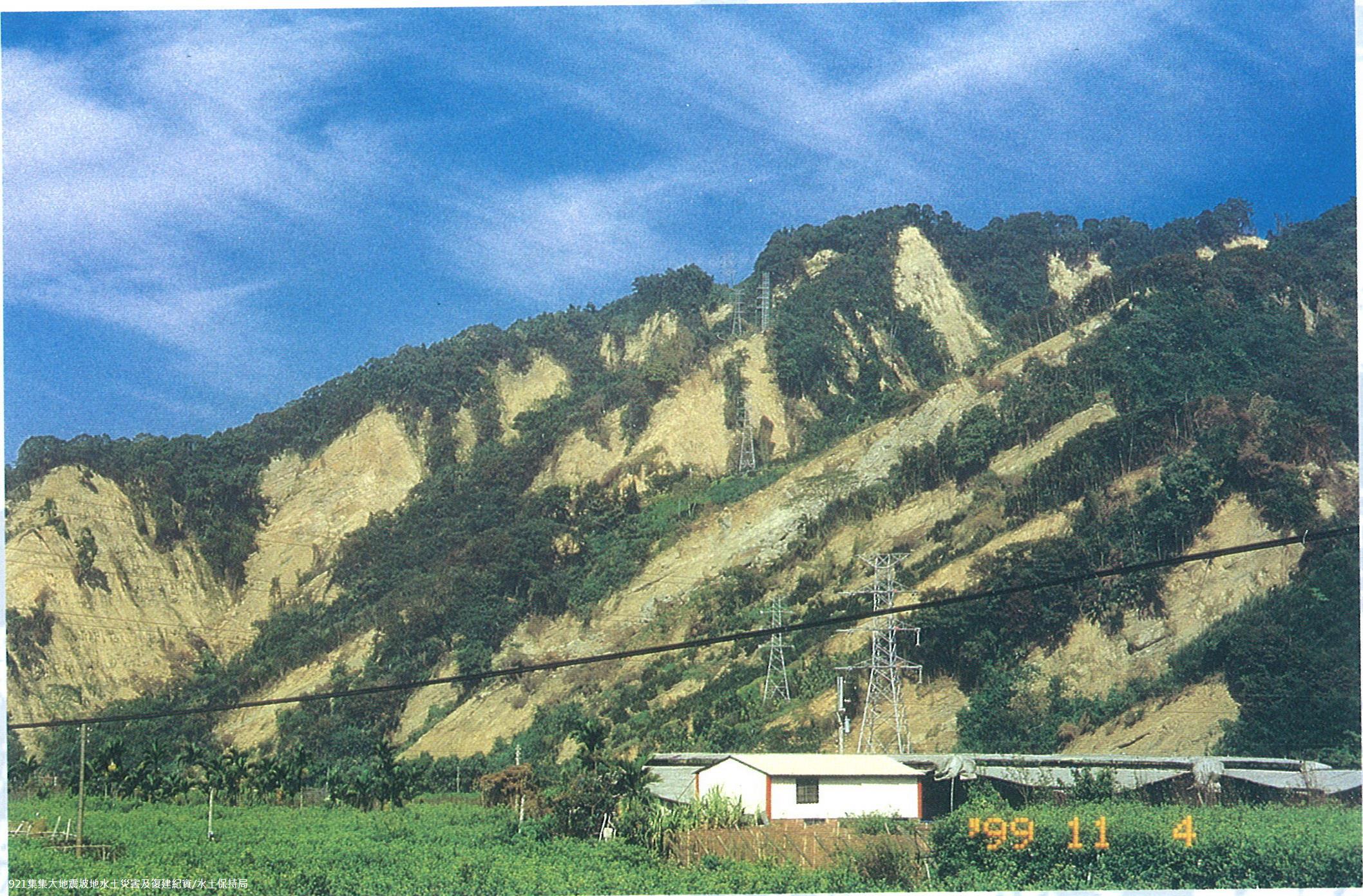 照片15 苗栗縣卓蘭鎮白布帆地區坡地崩塌，並於2001年桃芝颱風期間爆發土石流(水土保持局)